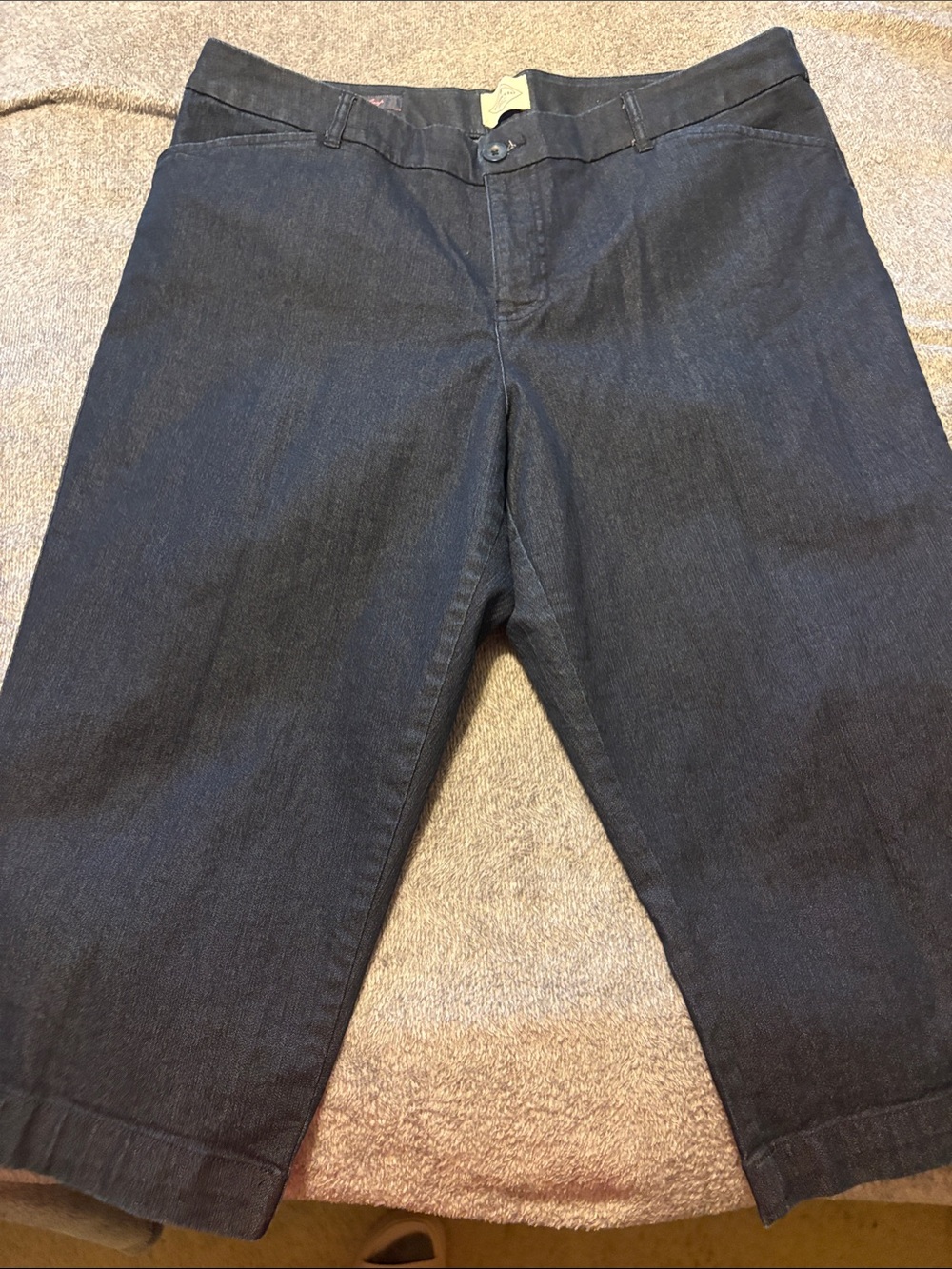St. John's Bay Women’s Dark Blue Denim Capris new!!